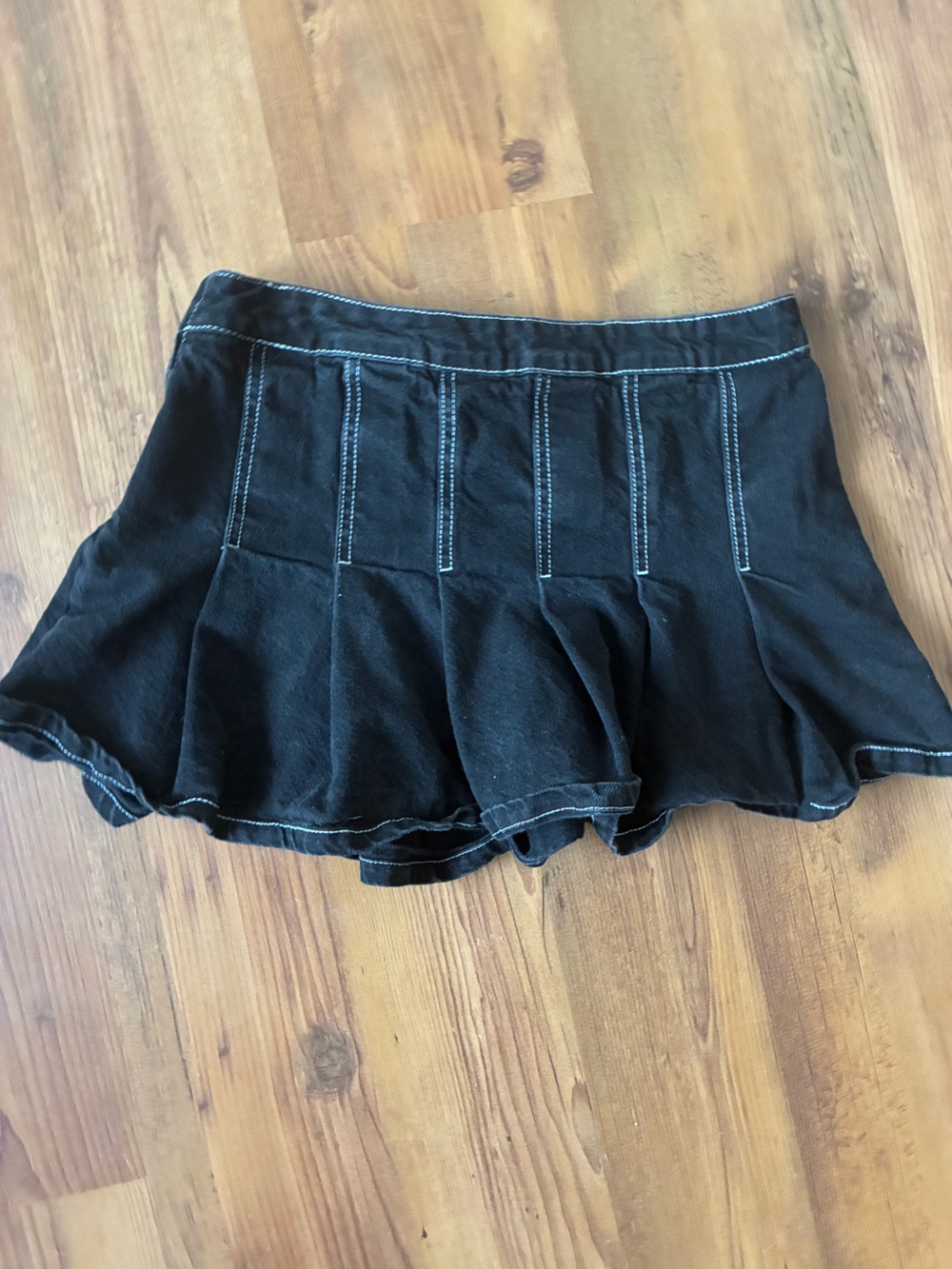 Ardene Black Ruffled Mini Skirt with Contrast Stitching